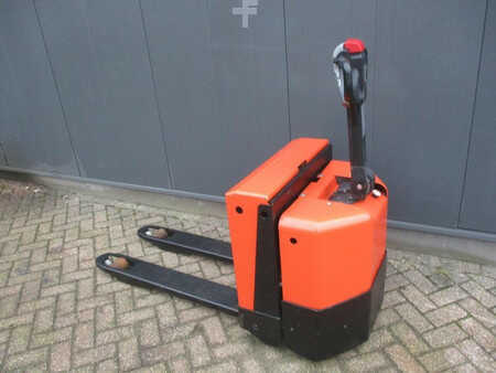 Lavtløftende truck 2007  BT LWE180 (3)