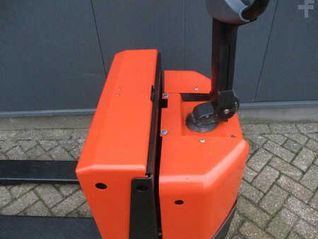 Lavtløftende truck 2007  BT LWE180 (8)