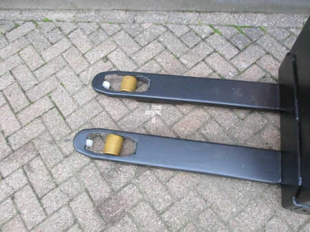 Elektrische palletwagens 2016  BT LWE140 (5)