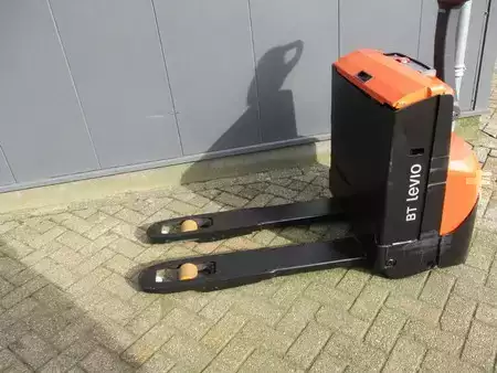Transpallet elettrici 2016  BT LWE140 (2)