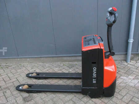 Elektrische palletwagens 2011 BT LWE160 (1)