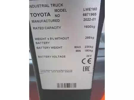 Transpaleta eléctrica 2022  Toyota LWE160 (11)
