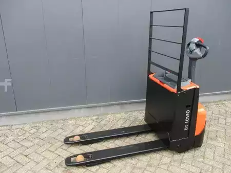Transpaleta eléctrica 2022  Toyota LWE160 (2)