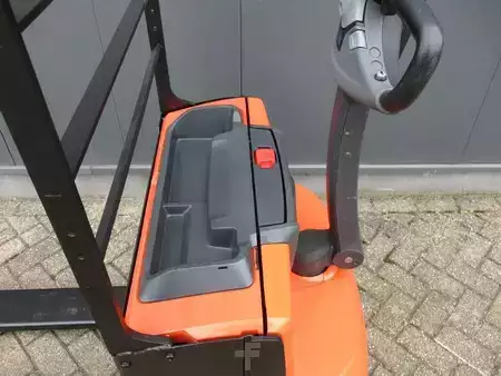 Transpaleta eléctrica 2022  Toyota LWE160 (7)