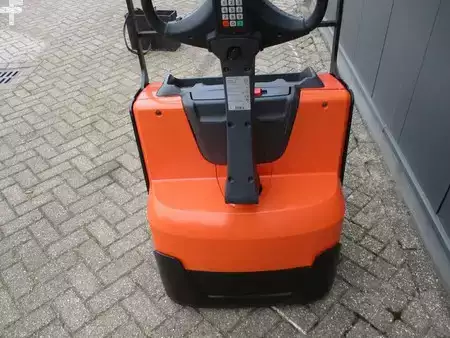 Transpaleta eléctrica 2022  Toyota LWE160 (8)