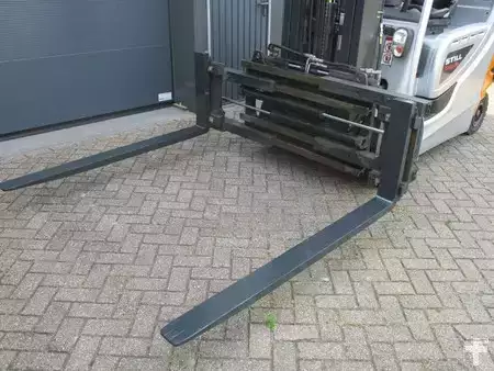 4-wiel elektrische heftrucks 2009  Still RX60-35 (10)