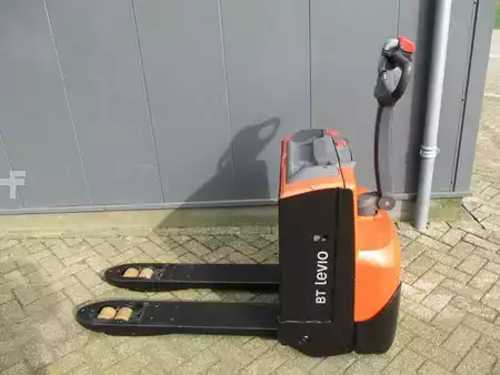Porta-paletes elétrico 2019  Toyota LWE180 (1)