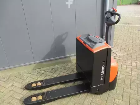 Porta-paletes elétrico 2019  Toyota LWE180 (2)
