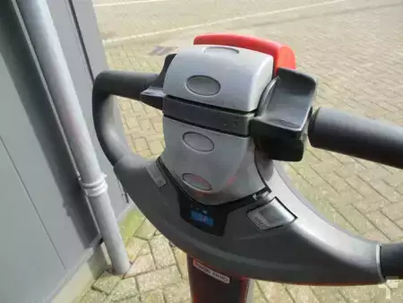 Porta-paletes elétrico 2019  Toyota LWE180 (6)