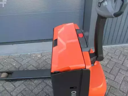 Porta-paletes elétrico 2016  BT LWE160 (5)