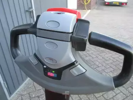 Porta-paletes elétrico 2016  BT LWE160 (6)