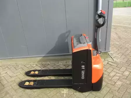 Porta-paletes elétrico 2019  Toyota LWE180 (1)