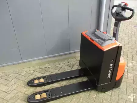 Porta-paletes elétrico 2019  Toyota LWE180 (2)