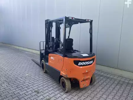 El truck - 4 hjulet 2018  Doosan B35X-7 (1)