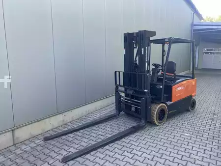 El truck - 4 hjulet 2018  Doosan B35X-7 (3)
