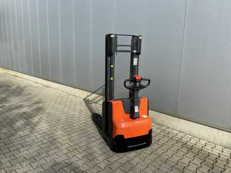 Pallet Stackers 2015  BT SWE 140L (1)