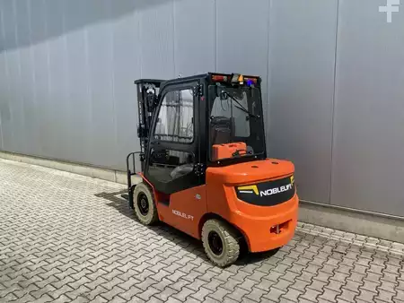 Elektrisk- 4 hjul 2025  Noblelift CPD25-A2J3H (1)