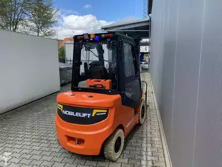 Elektrisk- 4 hjul 2025  Noblelift CPD25-A2J3H (2)