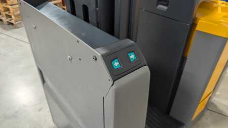 Horizontal-Kommissionierer 2018  Jungheinrich ECE 225 HP (8)