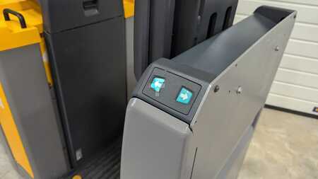Horizontální vychystávací vozík 2018  Jungheinrich ECE 225 HP (9)