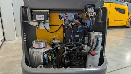 Horizontális komissiózó 2018  Jungheinrich ECE 225 HP (5)