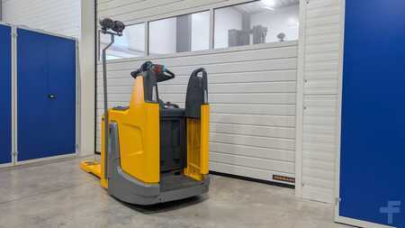 Niederhubwagen  Jungheinrich ERE 120 feste Standplattform (4)