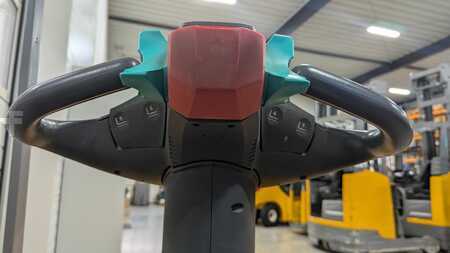 Niederhubwagen  Jungheinrich ERE 120 feste Standplattform (7)