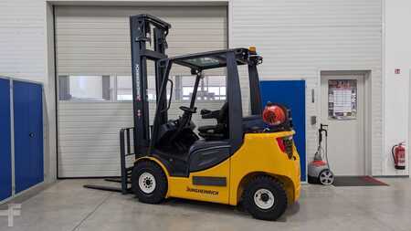 Treibgasstapler  Jungheinrich TFG 425s neuwertig (1)