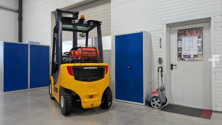 Treibgasstapler  Jungheinrich TFG 425s neuwertig (2)