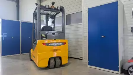 Elektro 3 Rad 2019  Jungheinrich EFG 220 Li-Ion Batterie (2)