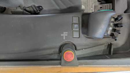 Schubmaststapler  Jungheinrich ETV 216 Zinkenverstellgerät (8)