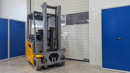 Eléctrica de 3 ruedas 2018  Jungheinrich EFG 215 G115-330ZZ (2)