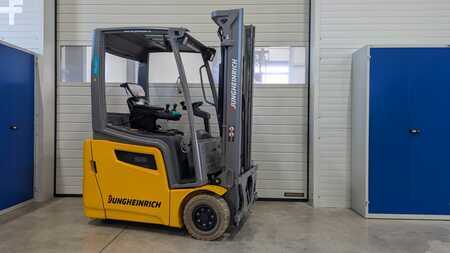 Eléctrica de 3 ruedas 2018  Jungheinrich EFG 215 G115-330ZZ (1)