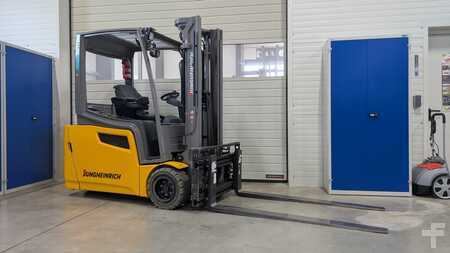 Electric - 3 wheels 2020  Jungheinrich EFG 218 G160-310ZZ (1)