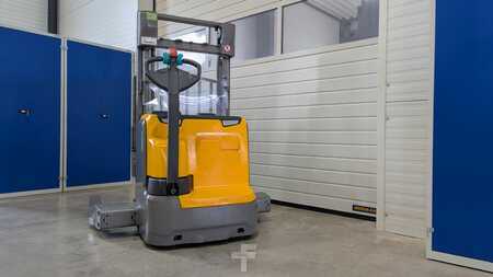 Pallet Stackers 2019  Jungheinrich EJC 214b (1)