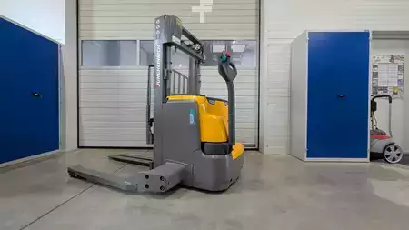 Hochhubwagen  Jungheinrich EJC 214b (2)