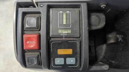 Chariots tracteurs 2019  Jungheinrich EZS C40 (8)