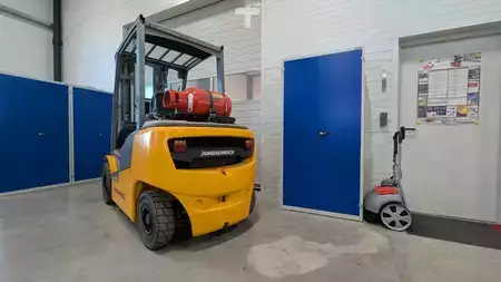 Treibgasstapler  Jungheinrich TFG 425 GE115-500DZ (2)