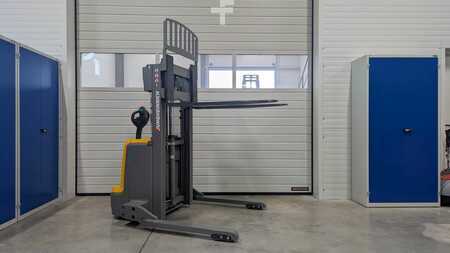 Gerbeurs - Jungheinrich EJC 212b neuwertig (2)