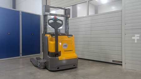 Gerbeurs - Jungheinrich EJC 212b neuwertig (3)