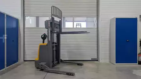 Pallestabler - Jungheinrich EJC 212b neuwertig (2)