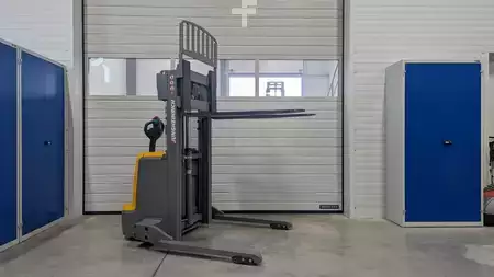 Pallet Stackers - Jungheinrich EJC 212b neuwertig (2)