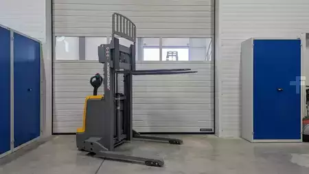 Hochhubwagen - Jungheinrich EJC 212b neuwertig (2)
