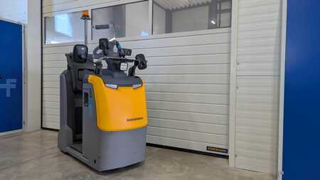 Chariots tracteurs 2022  Jungheinrich EZS 130 neuwertig (1)