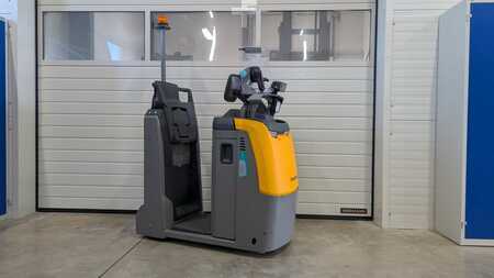 Chariots tracteurs 2022  Jungheinrich EZS 130 neuwertig (2)