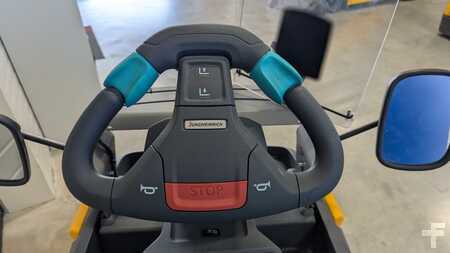 Chariots tracteurs 2022  Jungheinrich EZS 130 neuwertig (6)