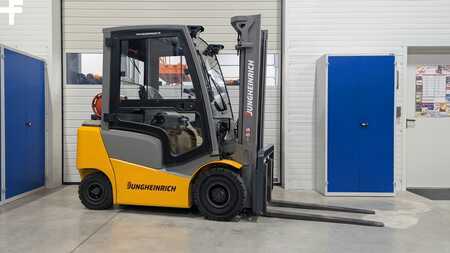 Kompakt gaffeltruck 2021  Jungheinrich TFG 320 GE 115 300ZT (1)