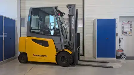 Elektro 4 Rad 2019  Jungheinrich EFG 425s neuwertige Batterie (1)