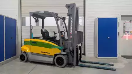 Elektro 4 Rad  Jungheinrich EFG BC 330 Ausstellungsstück (1)