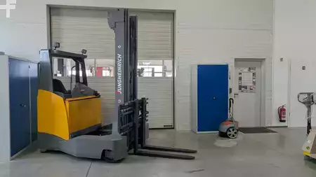 Négyutas tolóoszlopos targonca 2015  Jungheinrich ETV Q25 (3)